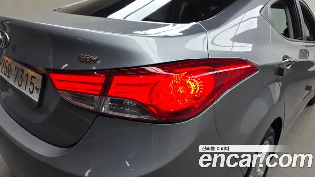 Hyundai Avante — фото 23