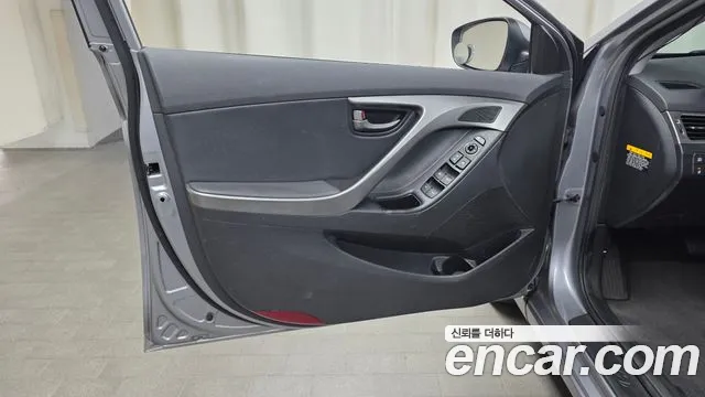 Hyundai Avante — фото 24