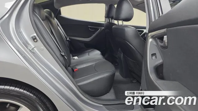 Hyundai Avante — фото 10