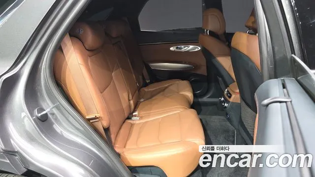 Genesis GV70 — фото 12