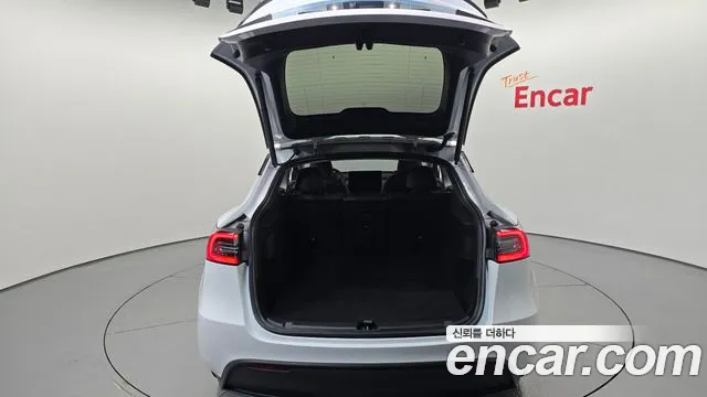 Tesla Model Y — фото 20