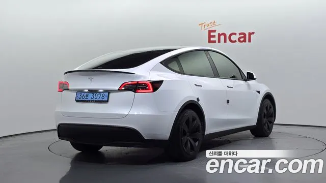 Tesla Model Y — фото 2