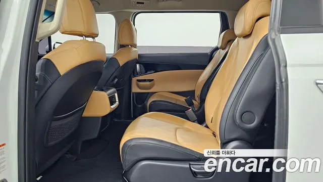 Kia Carnival — фото 12