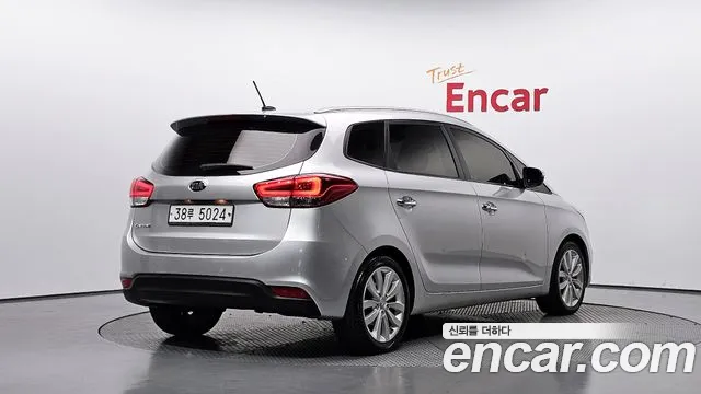 Kia Carens — фото 1