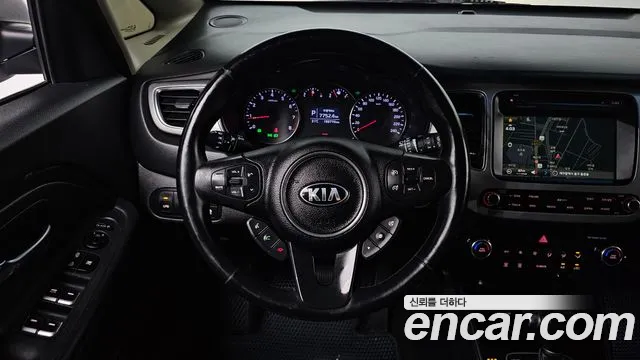 Kia Carens — фото 12