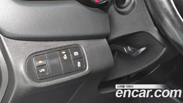 Kia Carens — фото 13