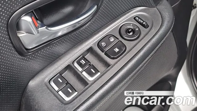 Kia Carens — фото 18