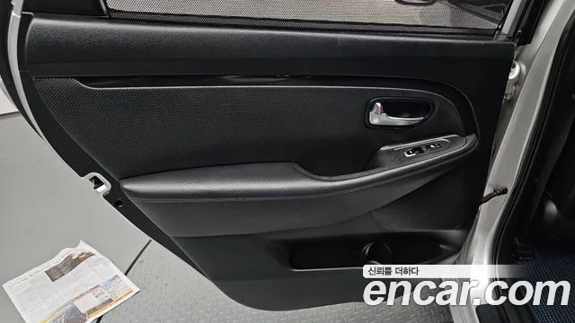 Kia Carens — фото 25