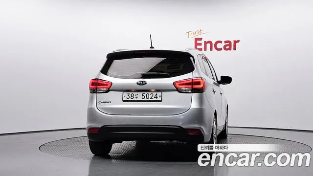 Kia Carens — фото 3