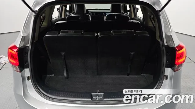 Kia Carens — фото 31