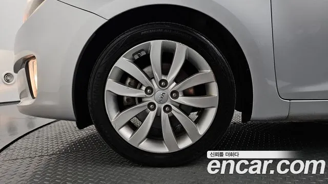 Kia Carens — фото 4