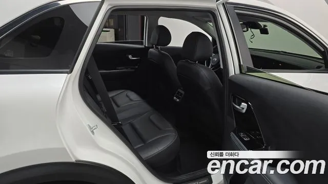 Kia Niro — фото 11