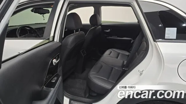 Kia Niro — фото 12
