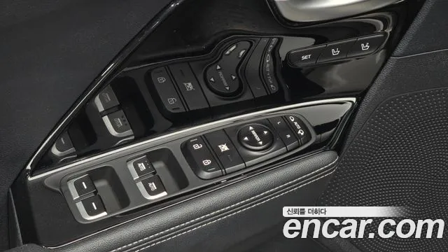 Kia Niro — фото 28