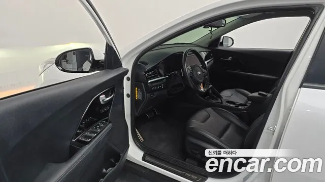 Kia Niro — фото 10