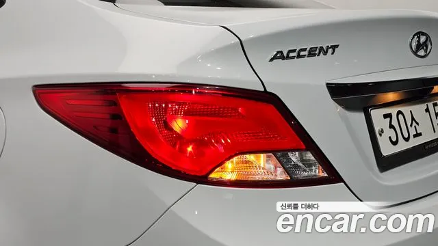 Hyundai Accent — фото 21