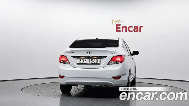 Hyundai Accent — фото 4