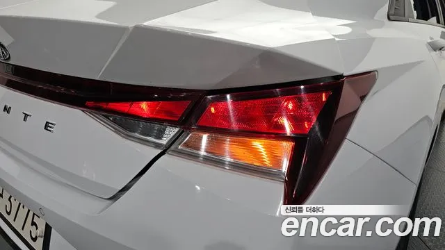 Hyundai Avante — фото 23