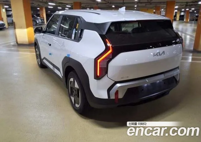 Kia EV3 — фото 11
