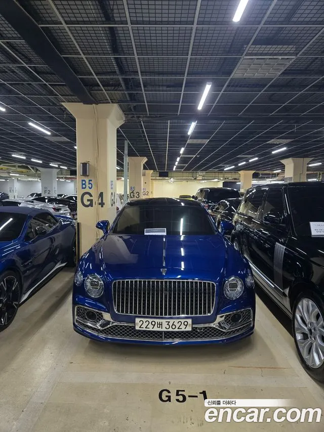 Bentley Flying Spur — фото 1