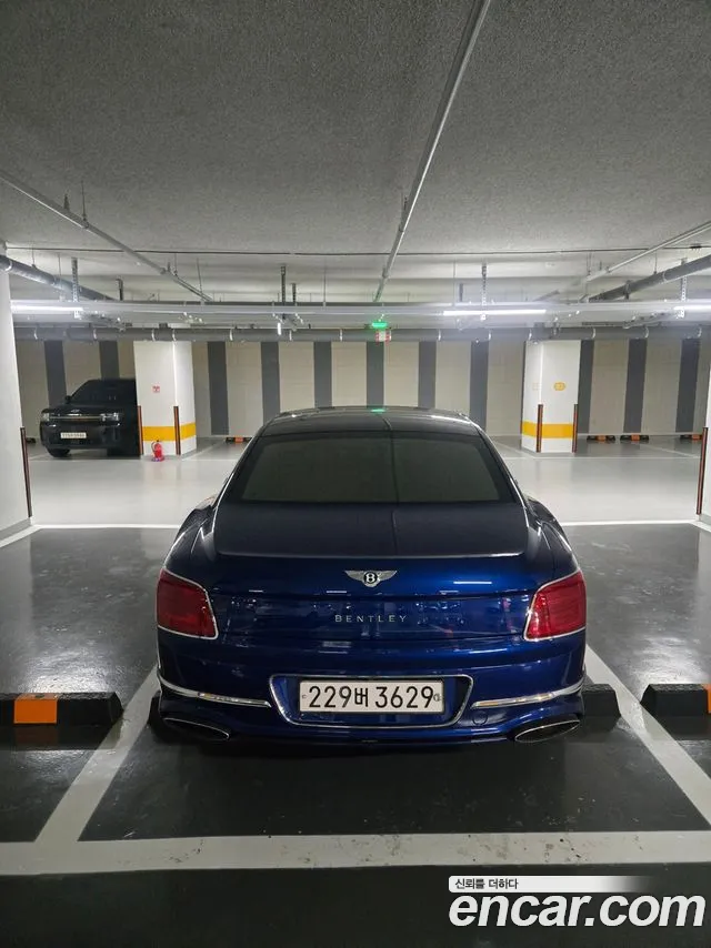Bentley Flying Spur — фото 2