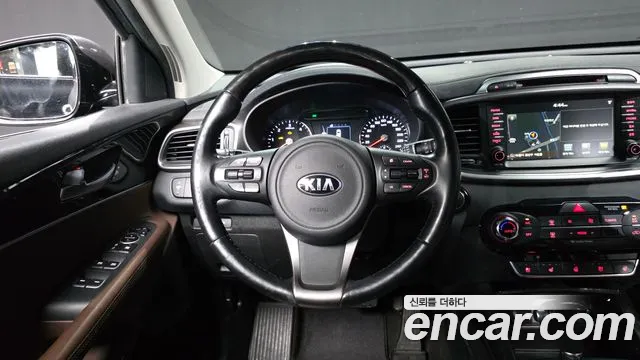 Kia Sorento — фото 13