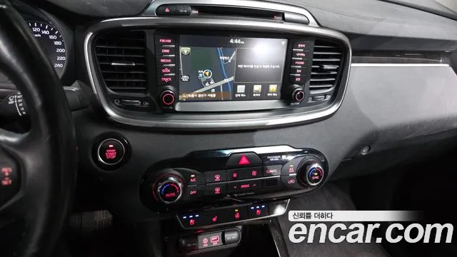 Kia Sorento — фото 14