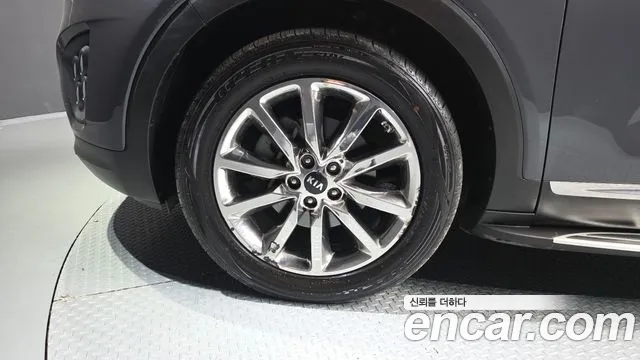 Kia Sorento — фото 5