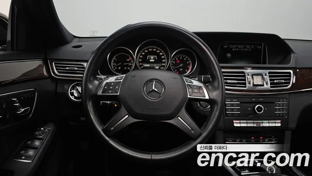 Mercedes-Benz E-Class — фото 14
