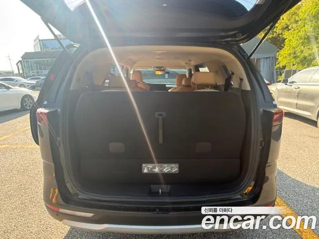 Kia Carnival — фото 12