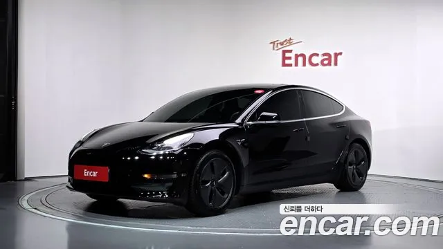 Tesla Model 3 — фото 1