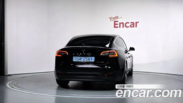 Tesla Model 3 — фото 4
