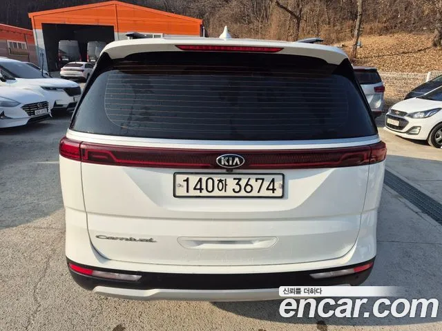 Kia Carnival — фото 4