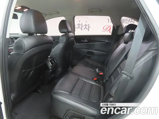 Kia Sorento — фото 6