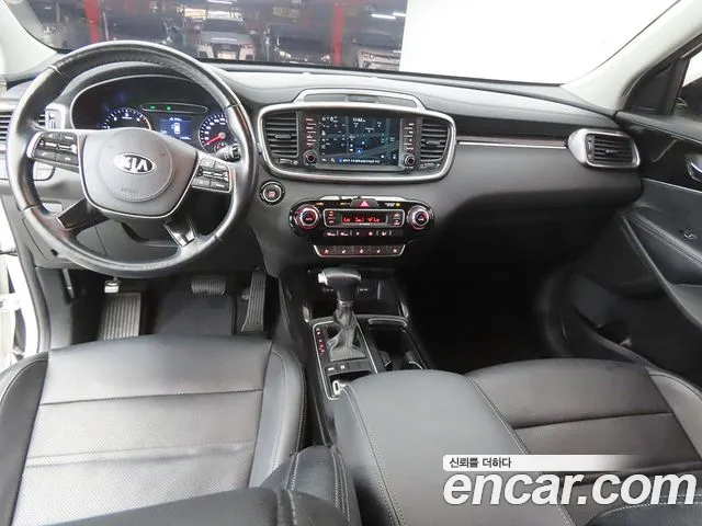 Kia Sorento — фото 7