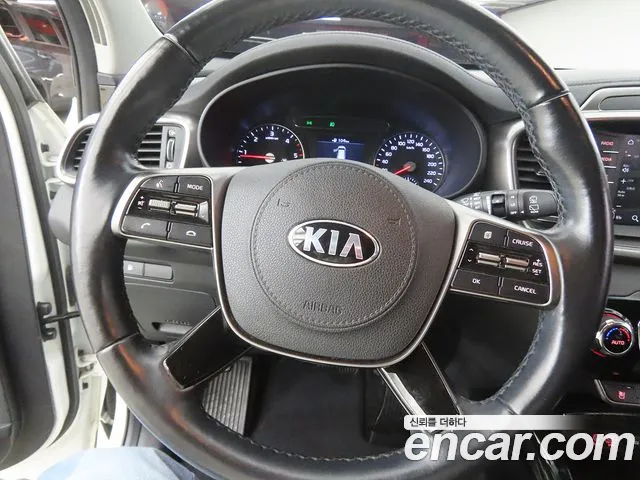 Kia Sorento — фото 8