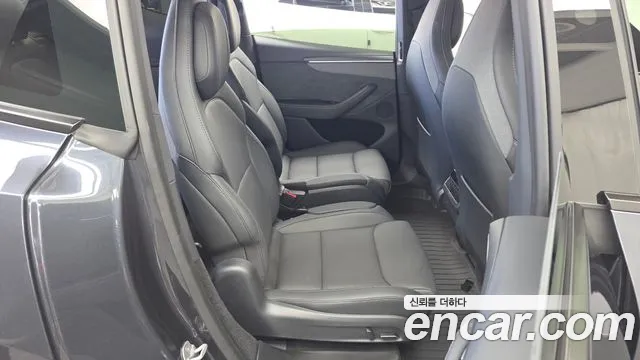 Tesla Model Y — фото 11