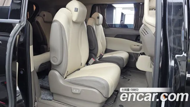 Kia Carnival — фото 12
