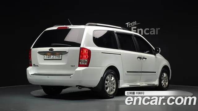 Kia Carnival — фото 2