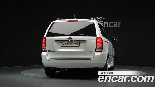 Kia Carnival — фото 4