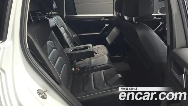 Volkswagen Tiguan — фото 11