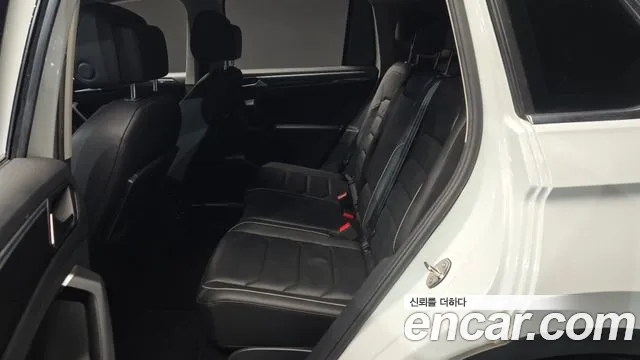 Volkswagen Tiguan — фото 12