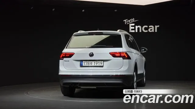 Volkswagen Tiguan — фото 4