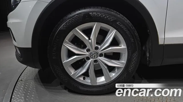 Volkswagen Tiguan — фото 5