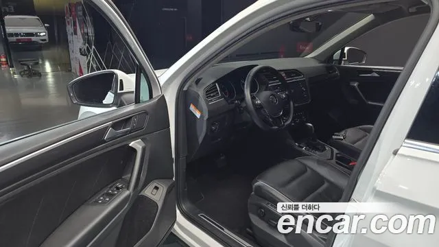 Volkswagen Tiguan — фото 10