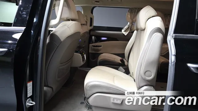Kia Carnival — фото 12