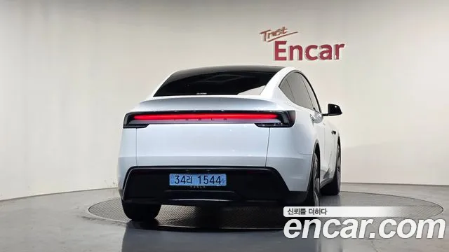 Tesla Model Y — фото 3