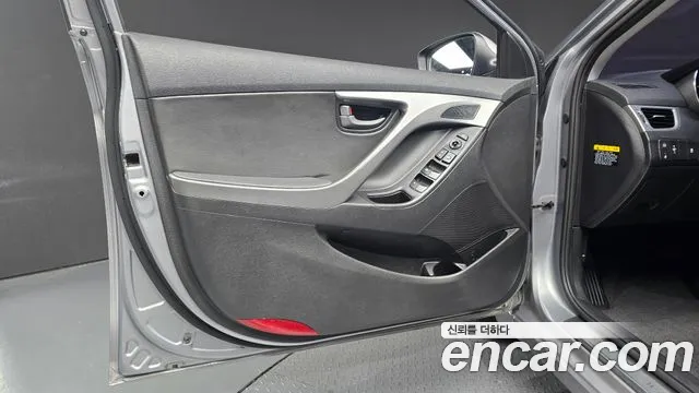 Hyundai Avante — фото 24