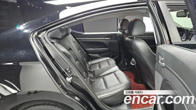 Hyundai Avante — фото 11