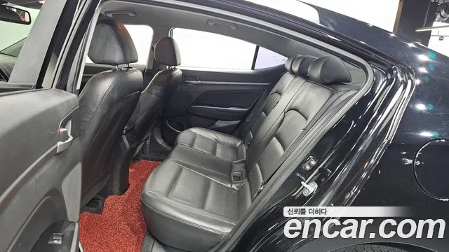 Hyundai Avante — фото 12